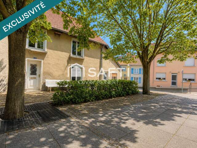 Maison sur la place du village — photo du bien