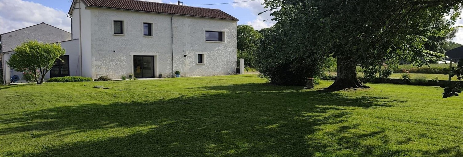 Maison 9 Pièces 250 m² à vendre à Asnières-la-Giraud (17400)