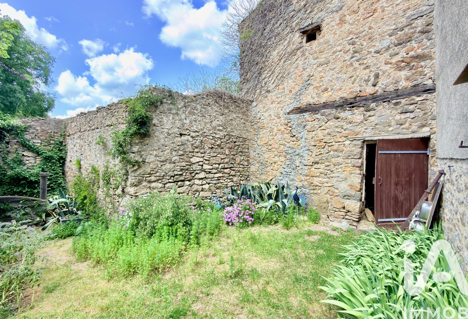 Vente Garage 140 m&sup2; — photo 1