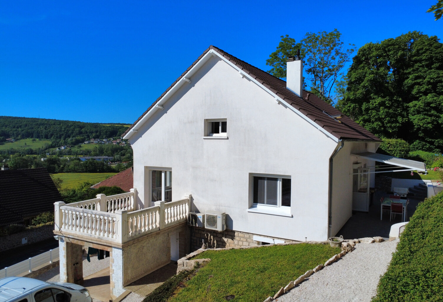 Maison sur sous-sol — photo 1