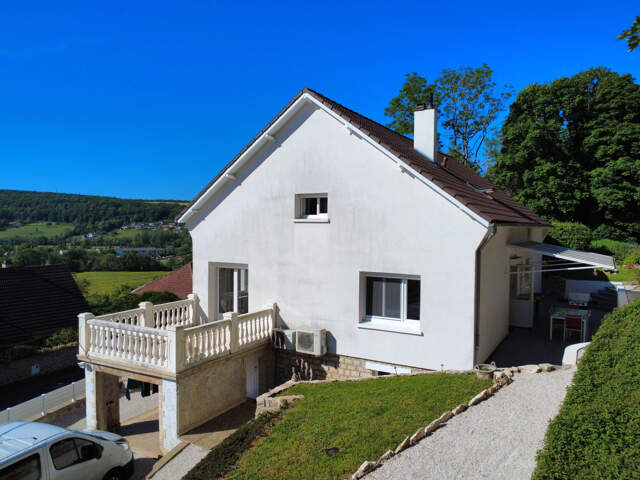 Maison sur sous-sol — photo du bien