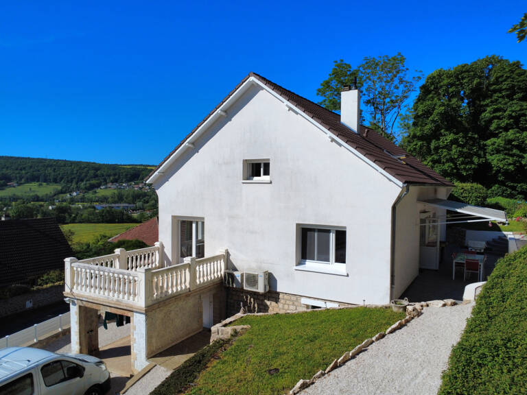 Maison sur sous-sol — photo 1