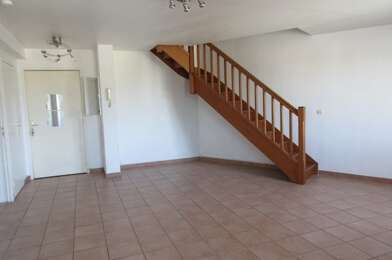 Appartement 3 pièces 812 €