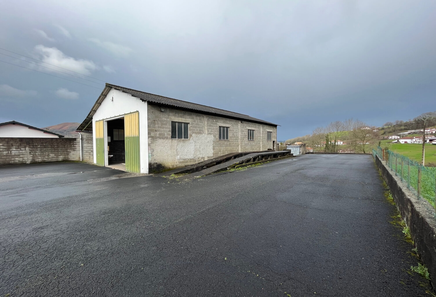 Entrepôt à louer à ISTURITS — photo 1