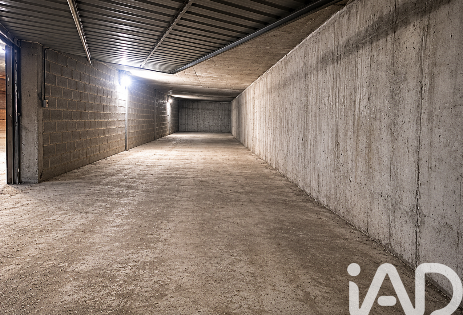 Vente Garage 30 m&sup2; — photo 1