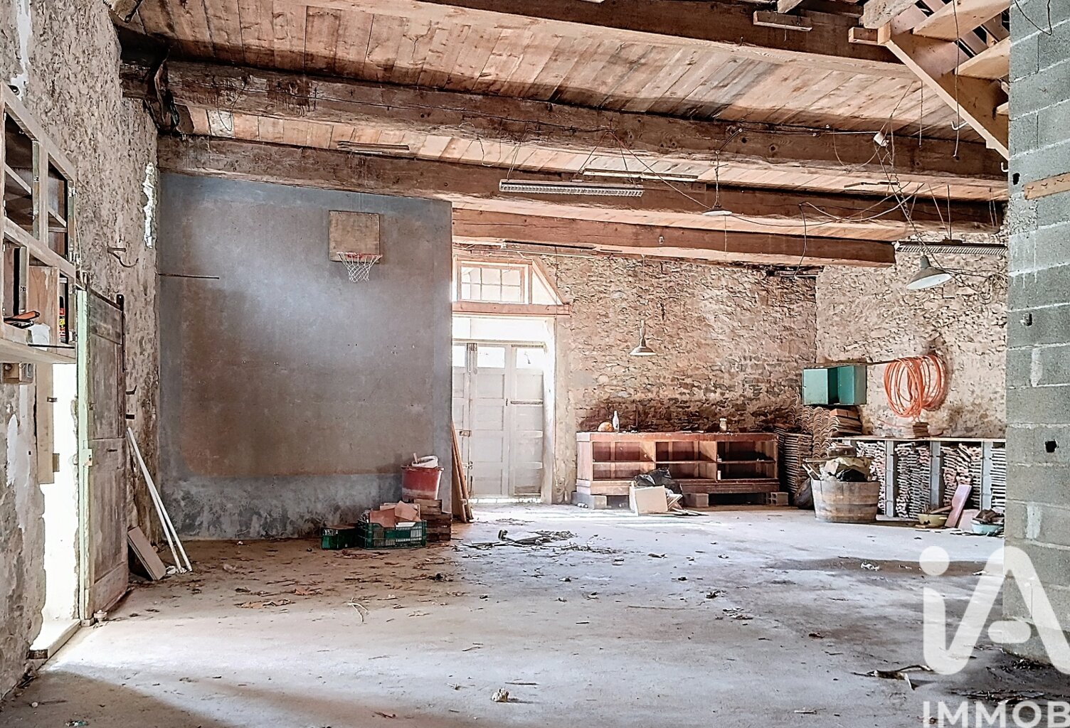 Vente Garage 300 m&sup2; — photo 1