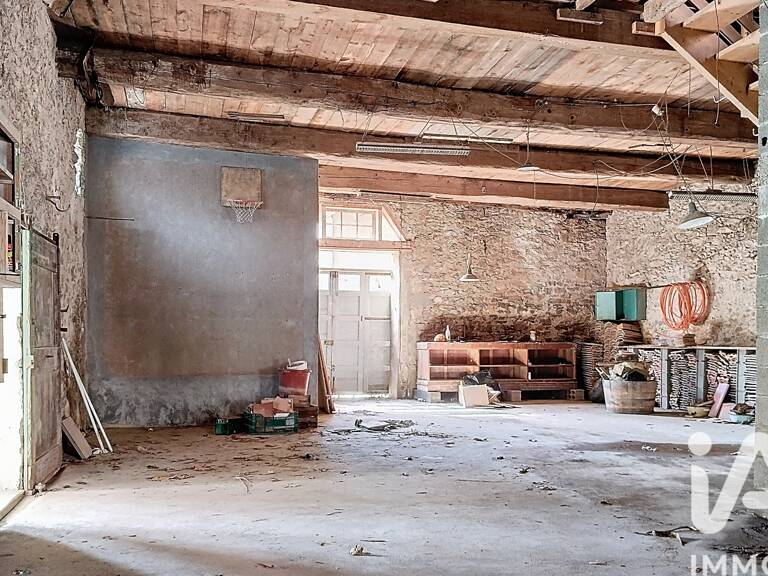 Vente Garage 300 m&sup2; — photo 1