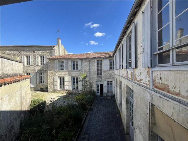 Maison de ville de 22 pièces principales — photo du bien
