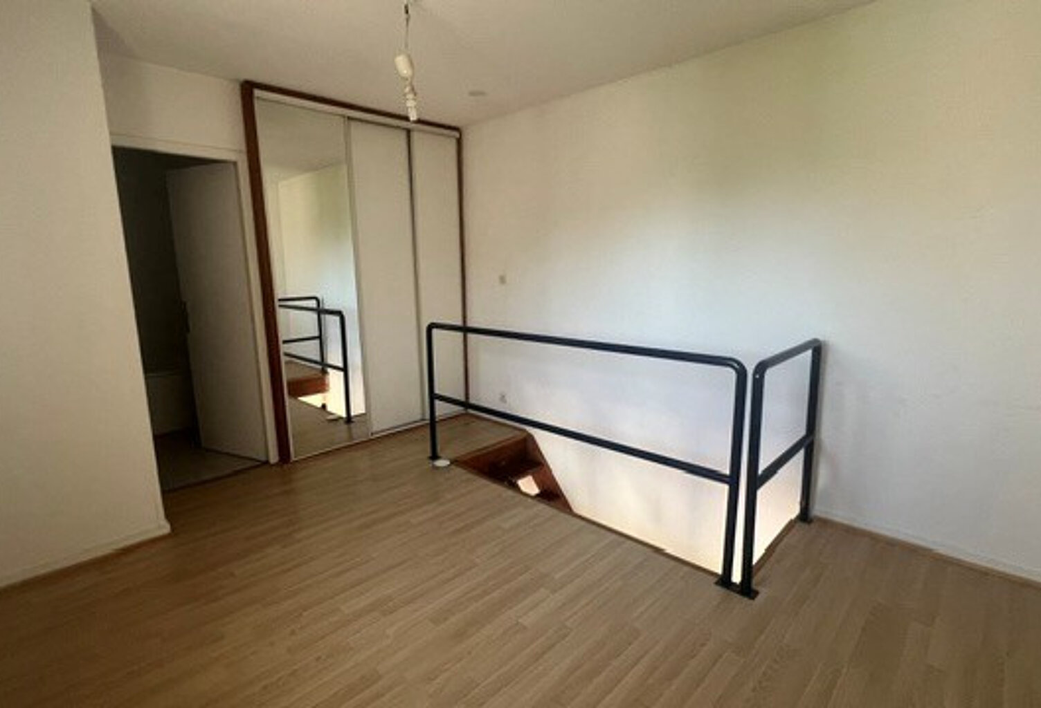 BORDEAUX CHARTRONS APPARTEMENT TYPE 2 EN DUPLEX — photo 1