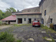 Maison - Dépendance et stationnement - Saint Genès Champanel — photo 2