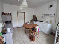 Maison - Dépendance et stationnement - Saint Genès Champanel — photo 3