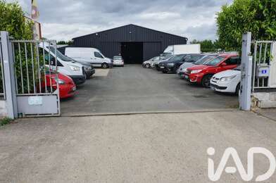 Local industriel  366800 €