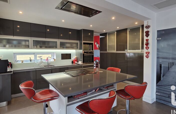 Vente Maison/villa 8 pièces — photo 2
