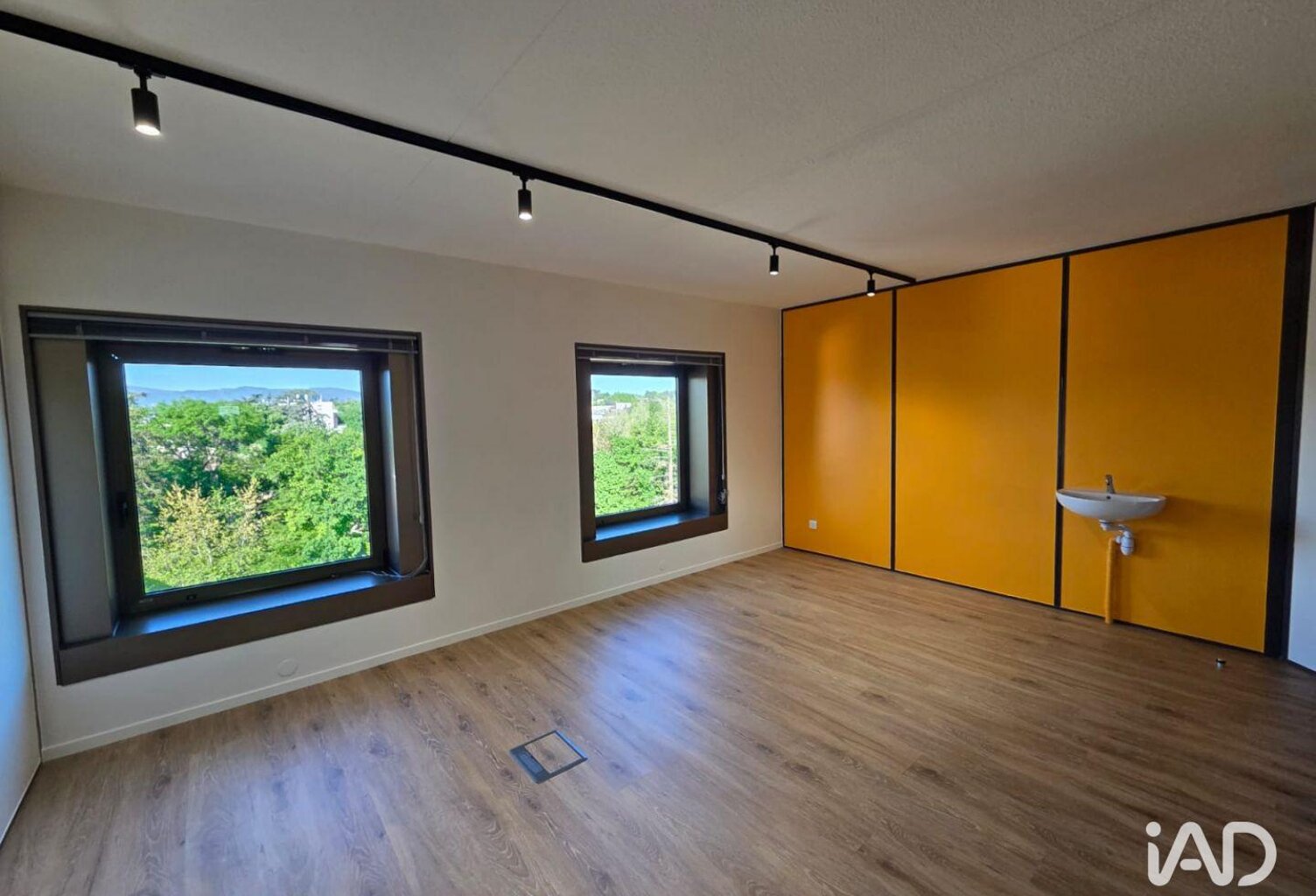 Location Local d'activités 22 m&sup2; — photo 1