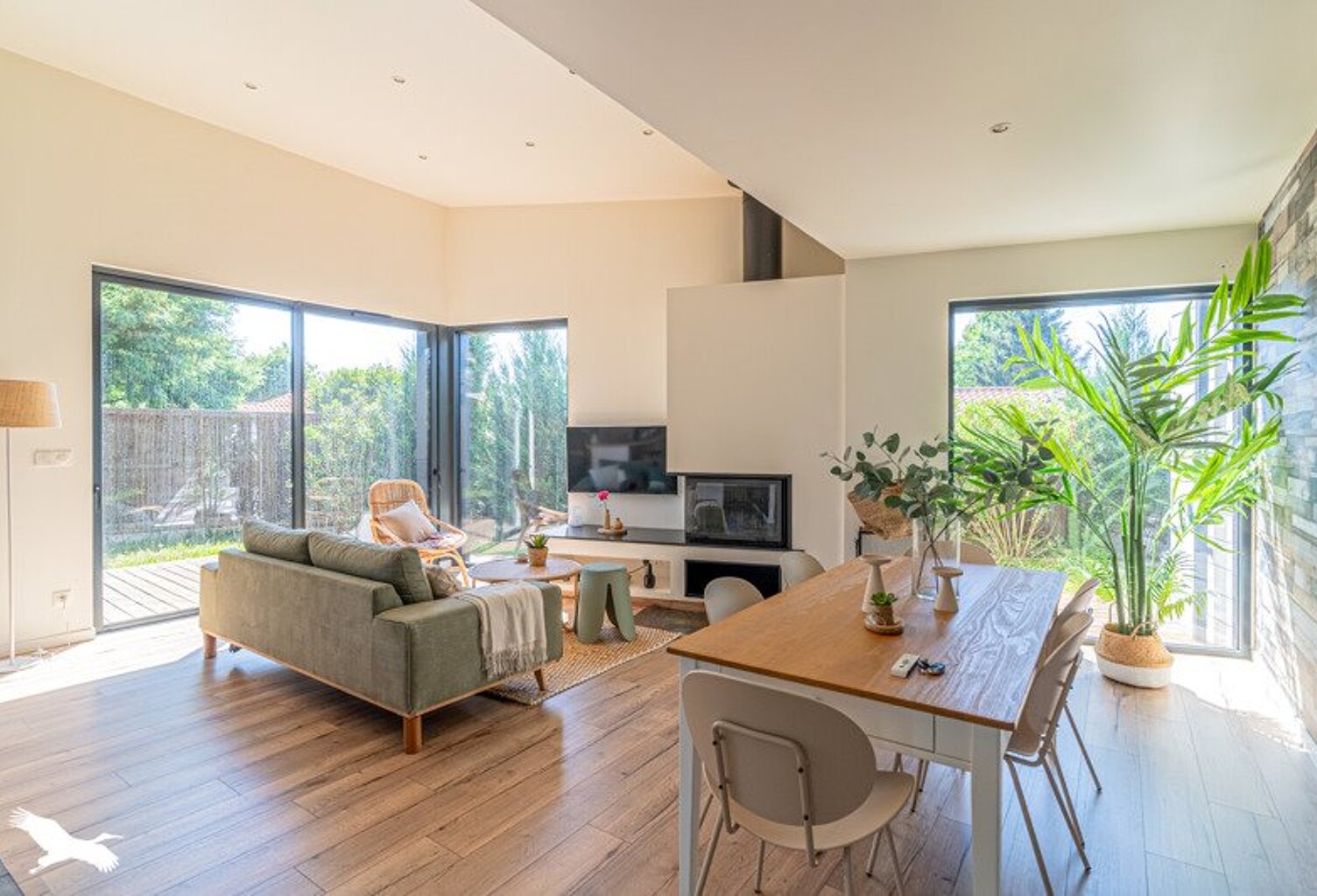 Contemporaine de 6 pièces principales — photo 1