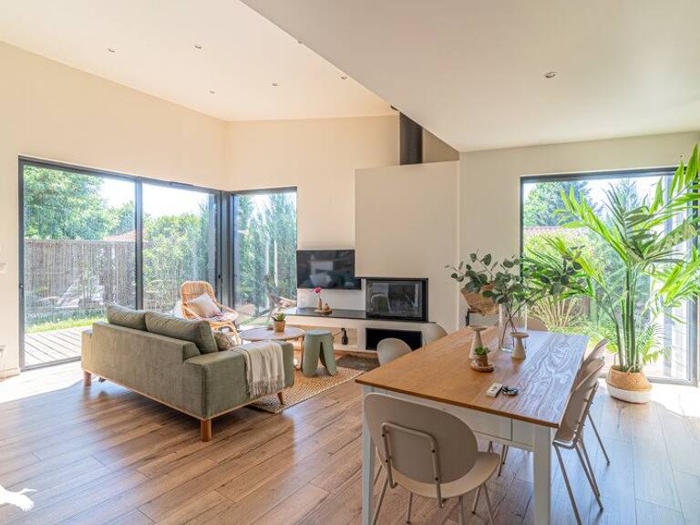 Contemporaine de 6 pièces principales — photo 1
