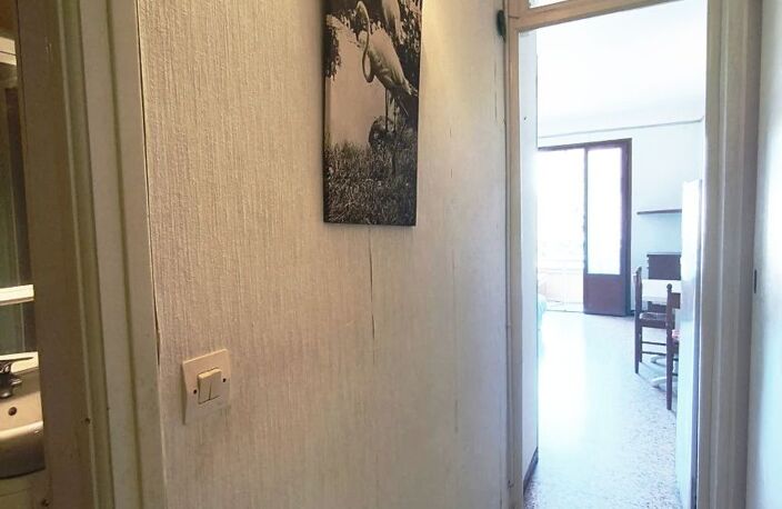 Studio au 1er étage d''environ 24 m² avec loggia vitrée.<BR>Parki — photo 4
