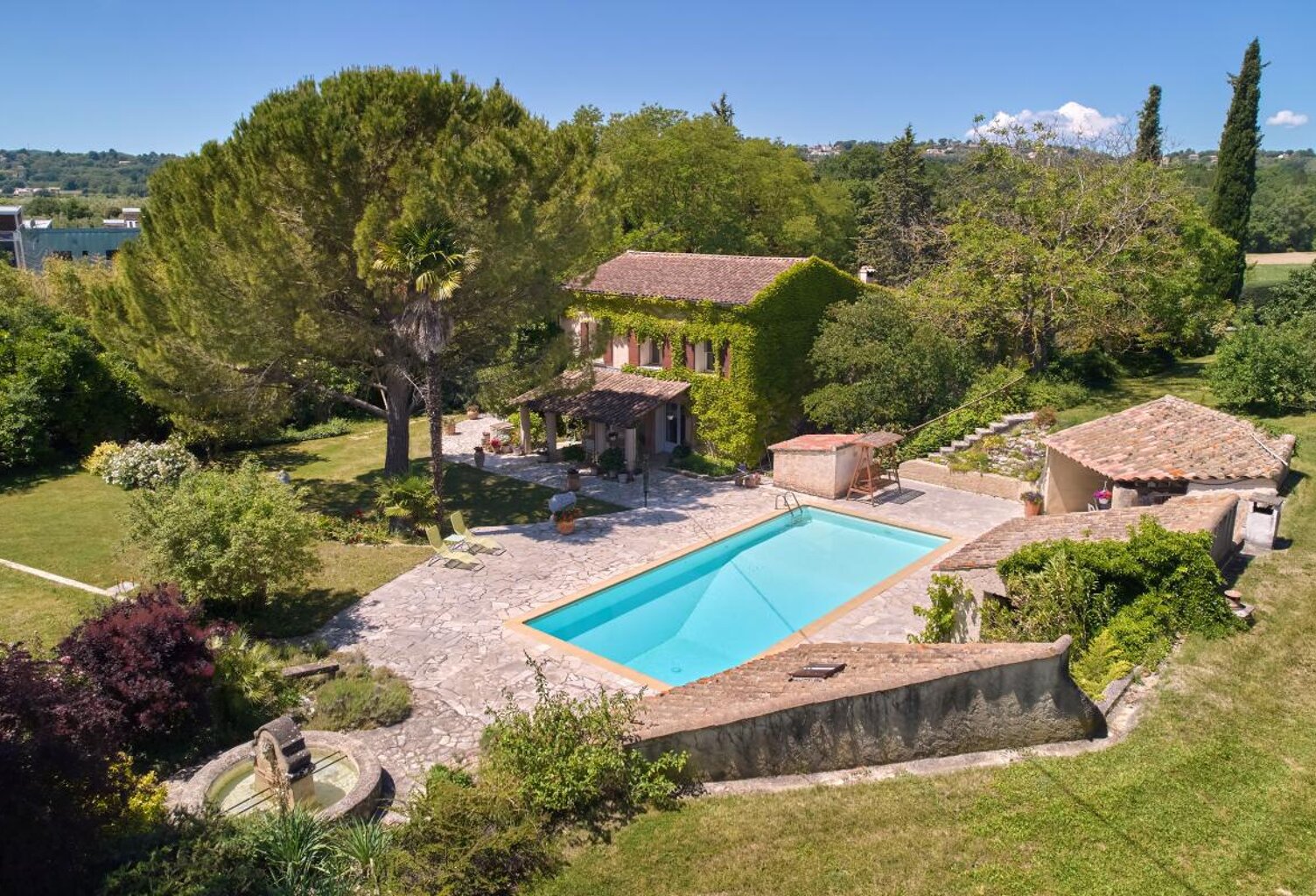 Propriété de plus de 300 m2 sur 1.2 ha à Manosque — photo 1