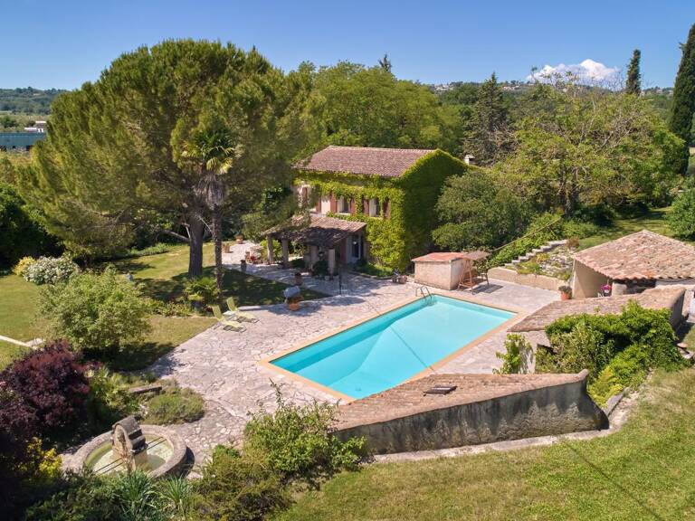Propriété de plus de 300 m2 sur 1.2 ha à Manosque — photo 1
