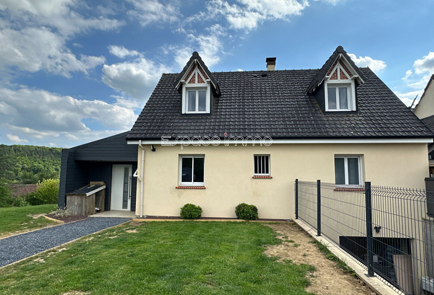 Maison individuelle vivable de plain pied - Jacuzzi - 157.82 m² - 3 chambres - Terrain de 1000m² - Sous sol - MALAUNAY — photo 1