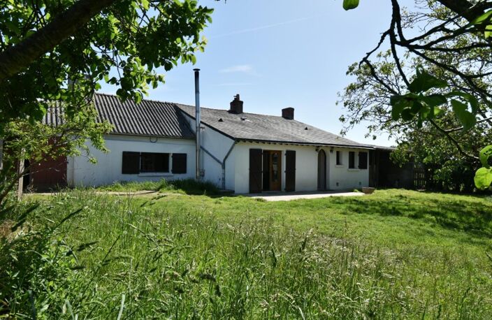 MAISON EN PIERRE AVEC JARDIN ET DÉPENDANCES — photo 3