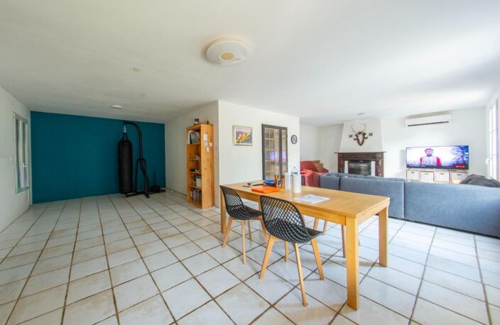 PARDAILHAN – MAISON FAMILIALE – 5 PIÈCES – PISCINE – VÉRANDA – TERRAIN CLOS 4973M² – PANNEAUX SOLAIRES – CALME – CLIMATISATION – CHAUFFAGE BOIS — photo 4