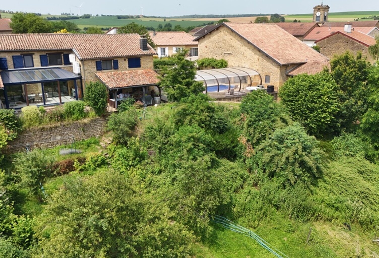 Ancien corps de ferme rénové avec piscine, grange et studio indépendant : un véritable havre de paix aux portes de la Belgique et du Luxembourg — photo 1