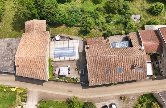 Ancien corps de ferme rénové avec piscine, grange et studio indépendant : un véritable havre de paix aux portes de la Belgique et du Luxembourg — photo 2