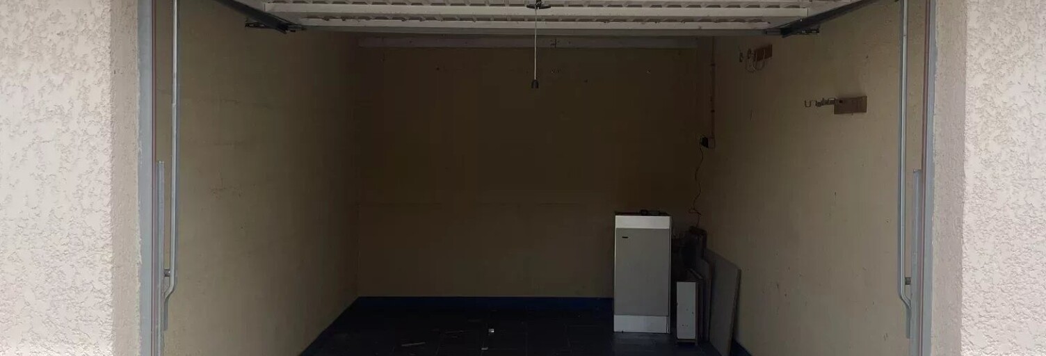 Garage  15 m² à louer à Saint-Priest (69800)