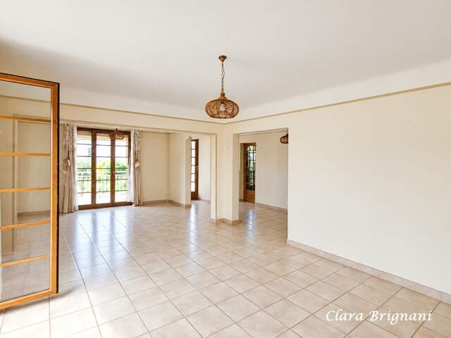 Maison à vendre - 6 pièces, 156m² à Avrainville - sous-sol total et terrain arboré de 1 555 m² — photo du bien