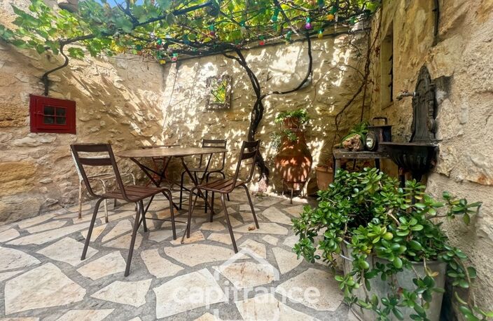 MERINDOL  MAISON DE CHARME, cour extérieure et roof top,2 chambres, 1 pièce,  1 bureau, 1 cave,  au cœur du village  A DECOUVRIR ! — photo 2