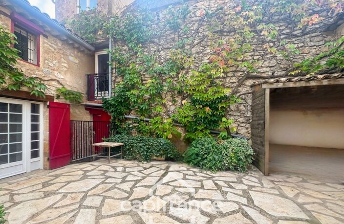 MERINDOL  MAISON DE CHARME, cour extérieure et roof top,2 chambres, 1 pièce,  1 bureau, 1 cave,  au cœur du village  A DECOUVRIR ! — photo 3