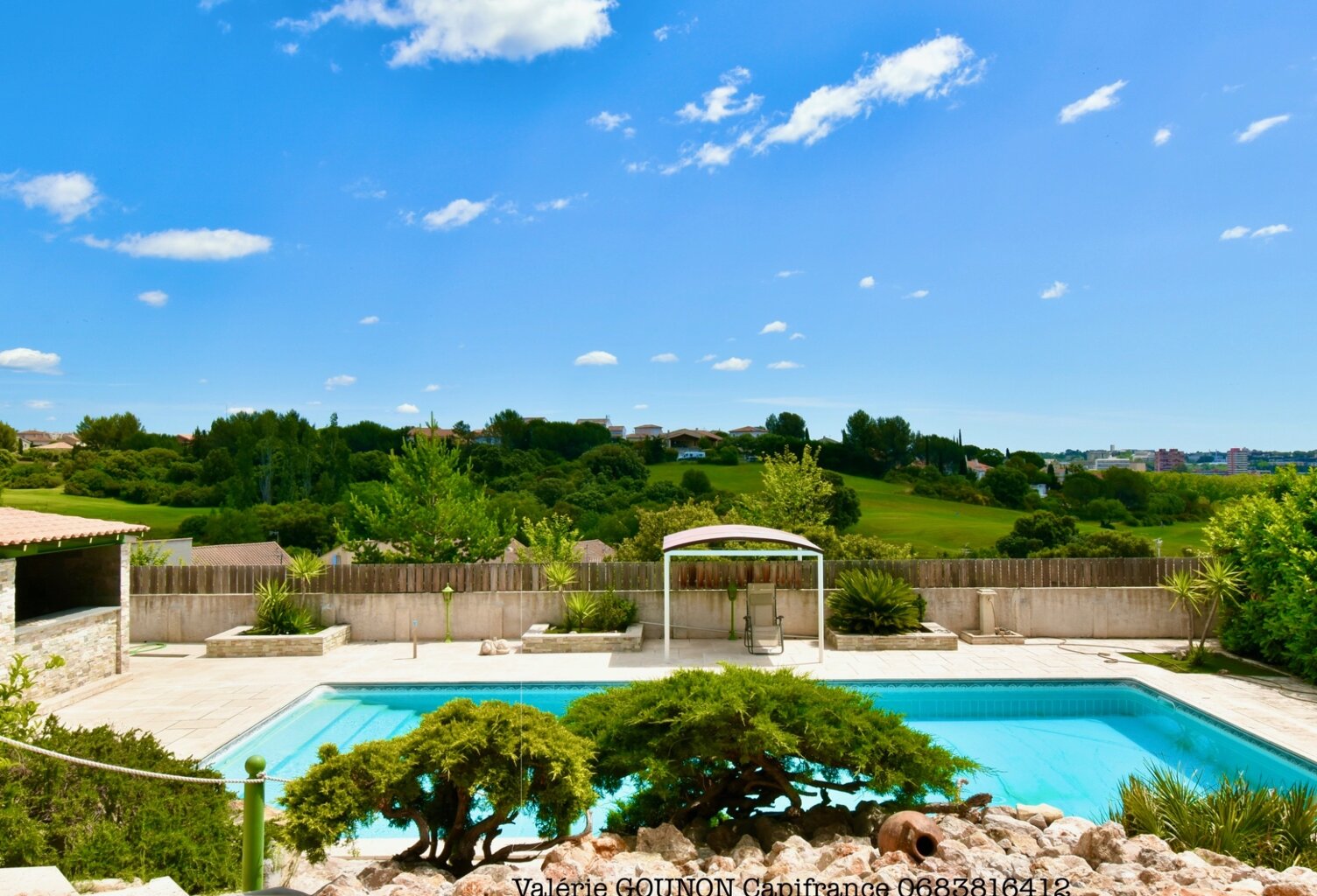 Villa méditerranéenne à vendre 5 pièces-JUVIGNAC (34)-197 m²utiles–3,4 chambres-sous-sol 182m2-garage double-Piscine — photo 1
