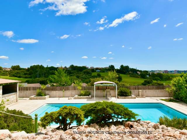 Villa méditerranéenne à vendre 5 pièces-JUVIGNAC (34)-197 m²utiles–3,4 chambres-sous-sol 182m2-garage double-Piscine — photo du bien