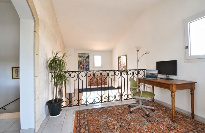 Villa méditerranéenne à vendre 5 pièces-JUVIGNAC (34)-197 m²utiles–3,4 chambres-sous-sol 182m2-garage double-Piscine — photo 5