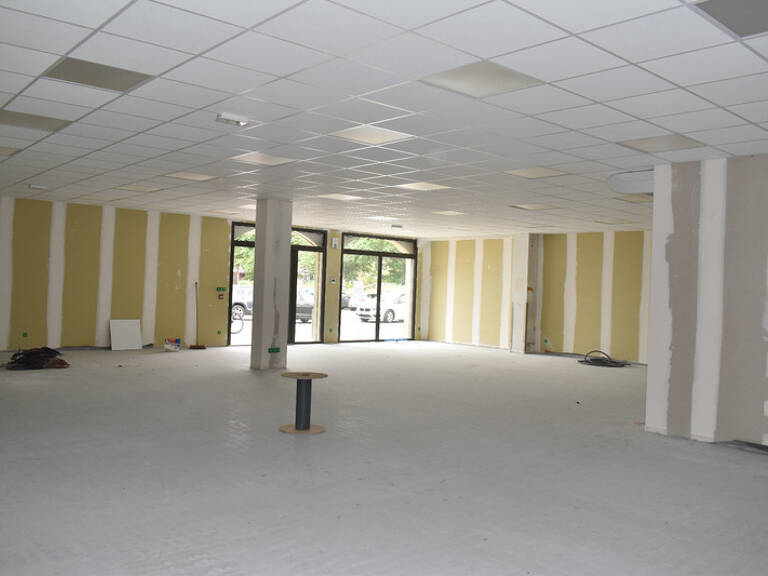 A vendre AIRVAULT Local commercial — photo 1