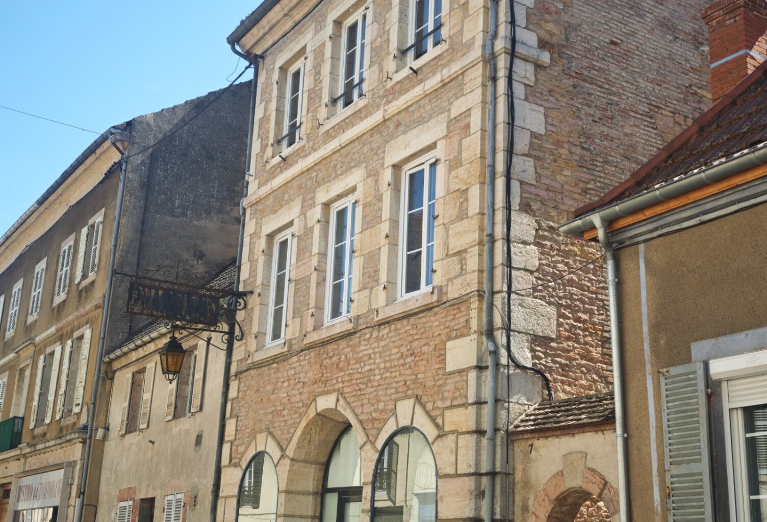 Maison de ville à vendre à Auxonne centre – 256 m², jardin et de belles possibilités — photo 1