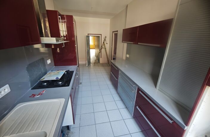 Maison de ville à vendre à Auxonne centre – 256 m², jardin et de belles possibilités — photo 2
