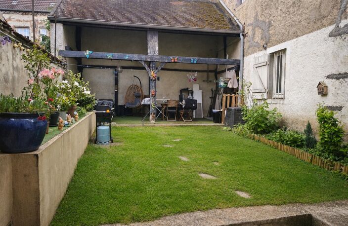 Maison de ville à vendre à Auxonne centre – 256 m², jardin et de belles possibilités — photo 3
