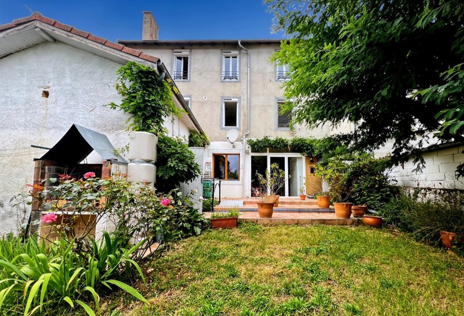 Maison à vendre 10 pièces au centre de CASTELNAU MAGNOAC (65) — photo 1