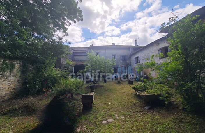 Maison Charentaise 134m² terrain 2612m² et Dépendances — photo 2