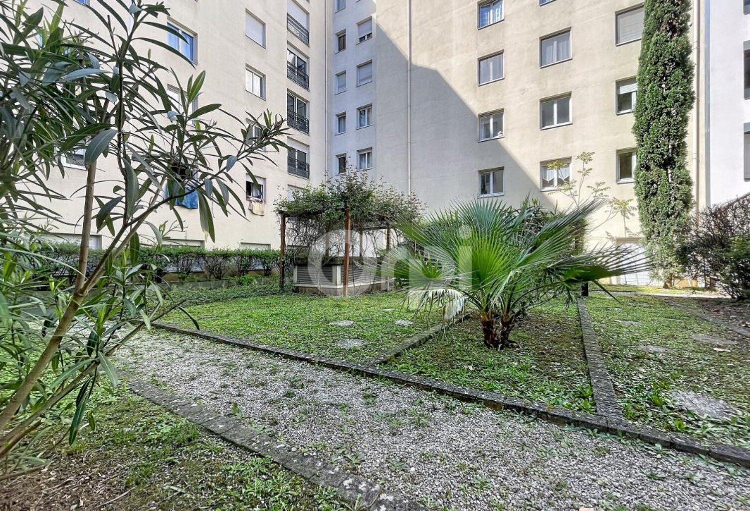Idéal investisseur studio avec garage — photo 1