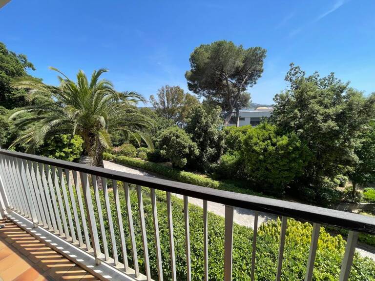 A VENDRE LA SEYNE SUR MER 83500 QUARTIER TAMARIS STUDIO TERRASSE ASCENSEUR PARKING PRIVATIF — photo 1