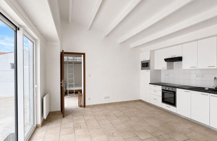 Maison avec deux Suites, Cour Fermée et Stationnement — photo 2