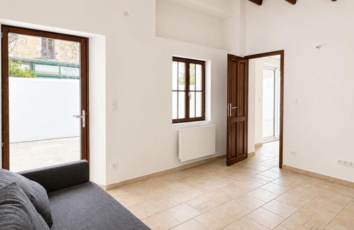 Maison avec deux Suites, Cour Fermée et Stationnement — photo 3