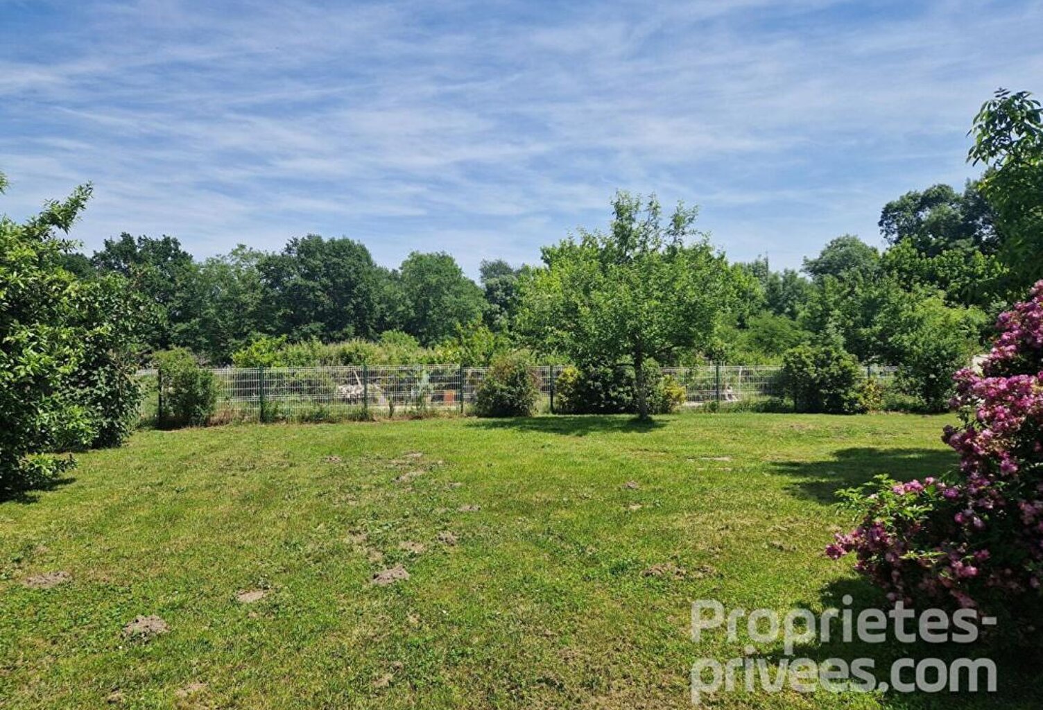 Terrain quartier calme proche N10 — photo 1