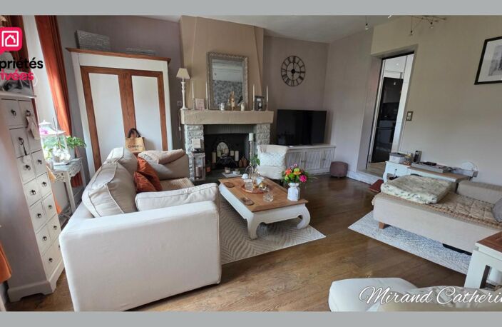 Maison de charme rénovée avec vaste suite parentale et deux garages — photo 3
