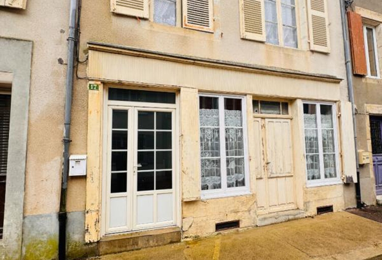 Maison de ville à rénover à Saint Saulge — photo 1