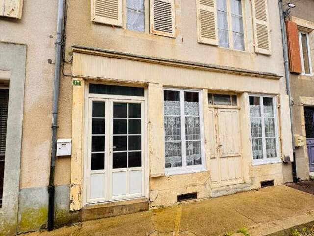 Maison de ville à rénover à Saint Saulge — photo du bien