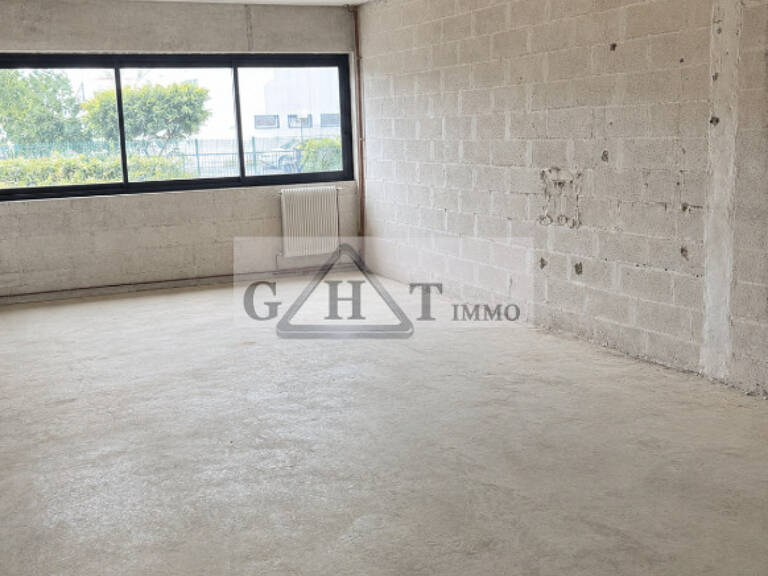 À LOUER : LOCAUX D’ACTIVITÉS 90m²- BUC — photo 1
